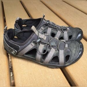 Freet Zennor - Barefoot Closed-Toe Sandals